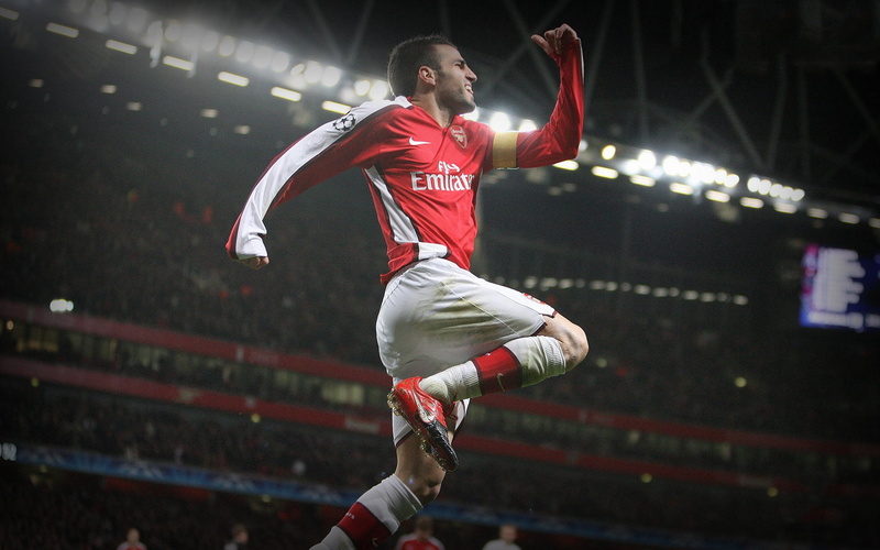 effort, sportsman, focus on foreground, ball, kicking, 1080P, white, competition, sports Uniform, motion, francesc fabregas, human arm, healthy Lifestyle
