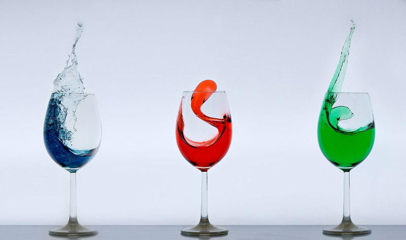 white background, wine glasses, food, drop of water, crystal glass, refreshment, water splashes, 1080P, glass, glasses, studio shot, inject, blue, food and drink
