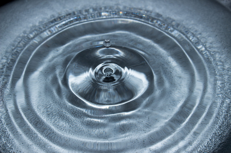 no people, drop, circle, household equipment, light, light lighting, steel, close-up, liquid, 5K, rippled, concentric, sink, drip, geometric shape, clean
