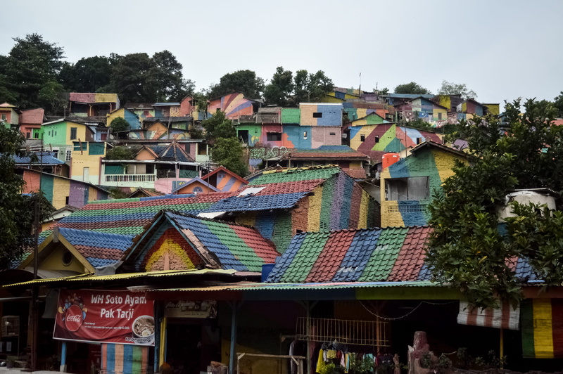 community, 1080P, tree, semarang, indonesia, town, no people, clear sky, human settlement, city, nature, residential district, roof tile, roof, day, multi colored