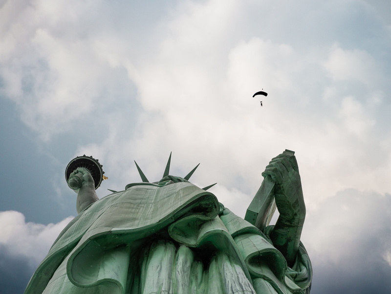 copper, gold, glider, tablet, blue-green patina, skydiving, bird, tabula ansata, flying, parachutist, sculpture, flame, sky, skydive, army, freedom, raised