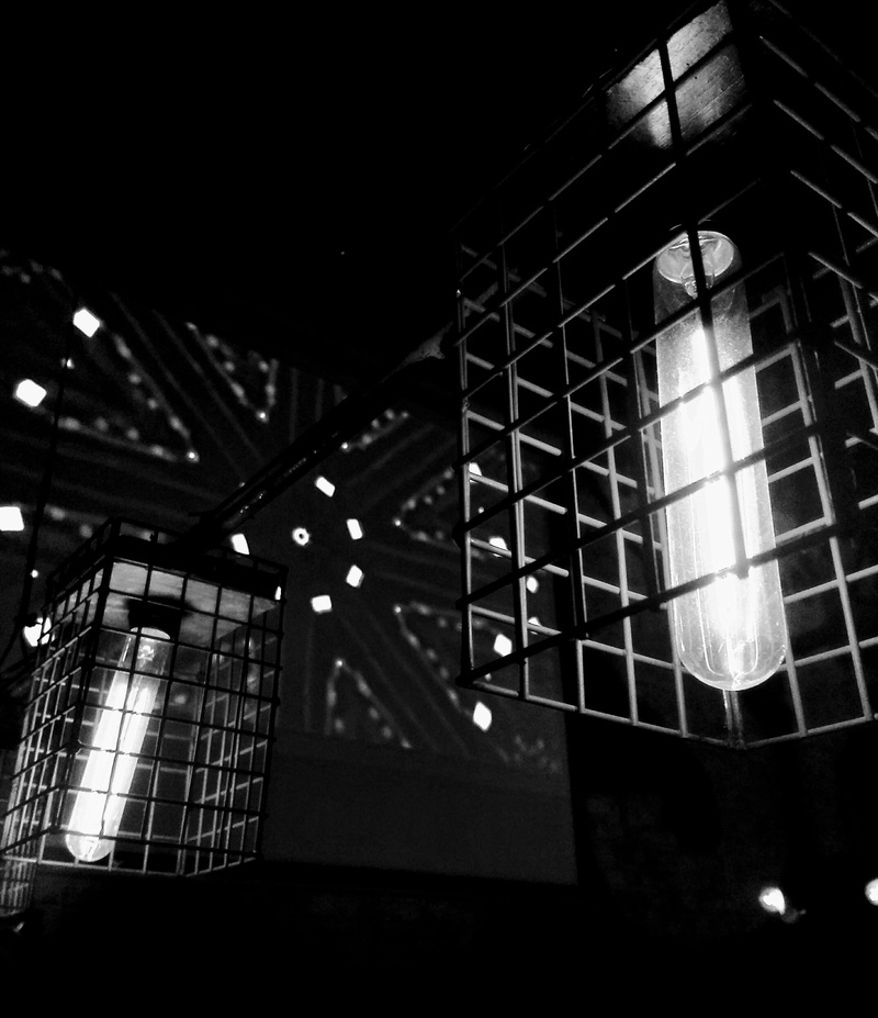 noche, window, low angle view, illuminated, light, street, urban, fest, black and white, grey, black, night, lighting equipment, luces, disco, bar, indoors