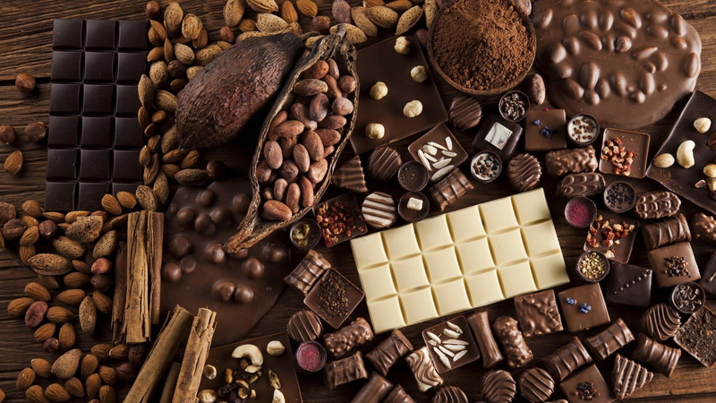 indoors, still life, freshness, no people, variation, cocoa bean, 1080P, flavor, high angle view, food and drink, abundance, chocolate bar, chocolate