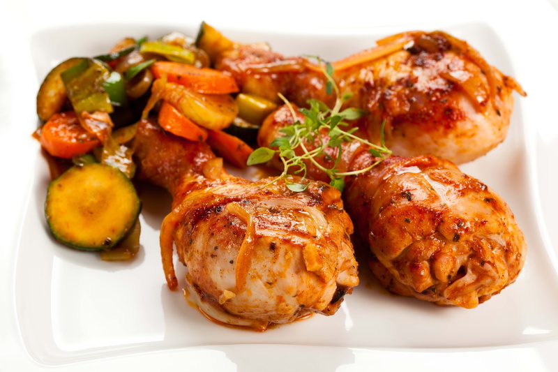 temptation, close-up, chicken - Bird, high angle view, roasted, freshness, tray, plate, no People, chicken Meat, crispy, vegetable, three, chicken, spice