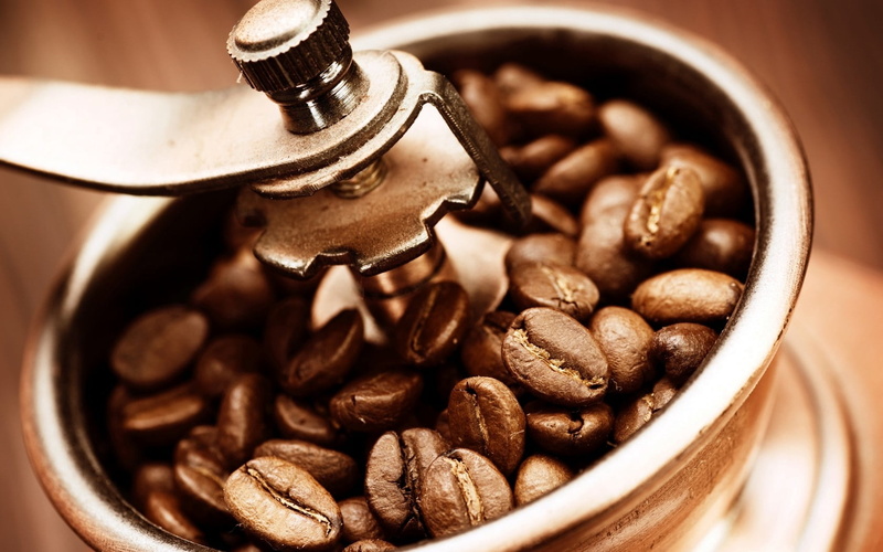 selective focus, close up, 720P, food, macro, freshness, appliance, black Color, roasted coffee bean, copy Space, indoors, coffee grinder, drink, brown