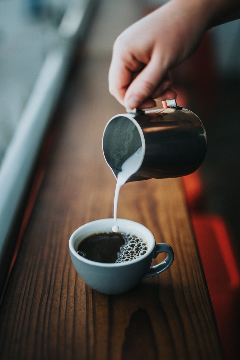 human hand, pour over, wooden, mug, drink, steep, teapot, white, pour, finger, cream, table, kitchen utensil, gray, refreshment, coffee shop, coffee, cafe