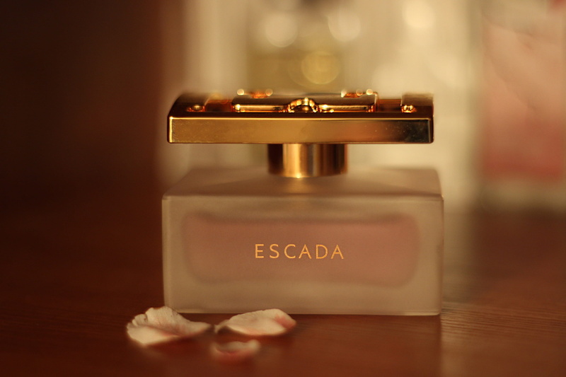business, brown, text, wood - material, perfume, 2K, focus on foreground, gold, food and drink, bottle, selective focus, gold colored, wealth, no people
