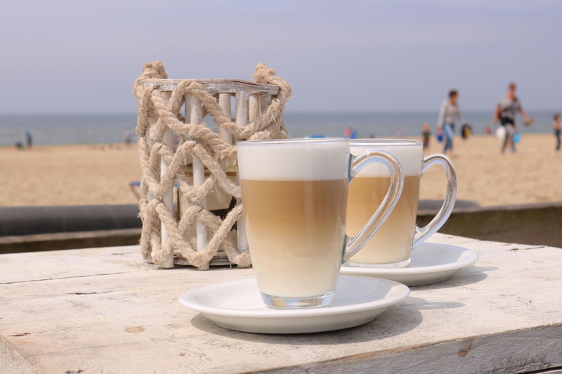 foam, benefit from, land, coffee break, drink coffee, freshness, mug, nature, break, summer, still life, Holidays, sand, lounge, Enjoy, filled, drink, horizon over water