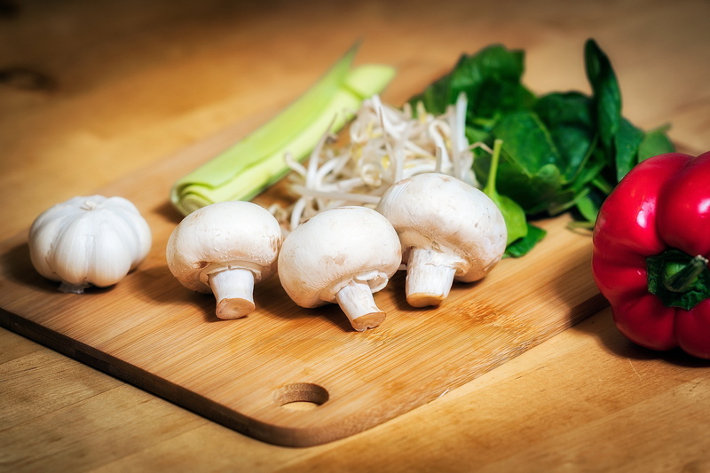 green, wooden, bell, beside, red, mushroom, hardwood floor, close-up, wood - material, leek, natural, vegetarian, still life, veggies, vegan, salad, spinach