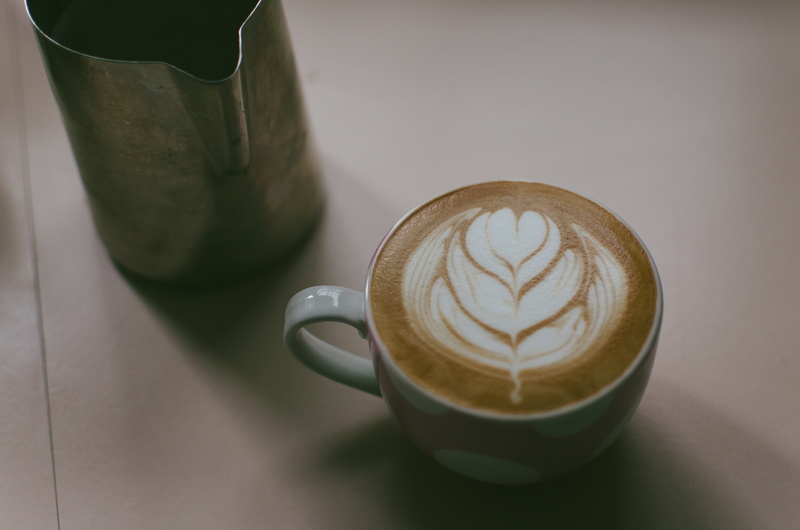 crockery, food and drink, hot drink, 4K, cup, drink, still life, no people, coffee - drink, cappuccino, table, frothy drink, flowers, freshness, close-up
