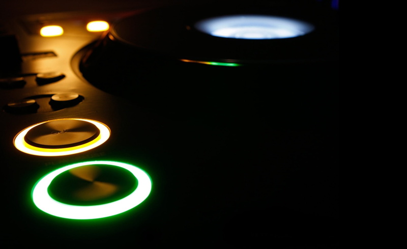 studio shot, light, night, lighting equipment, circle, black background, dj, nightlife, close-up, controller, black color, Music, copy space, pioneer tornamesa