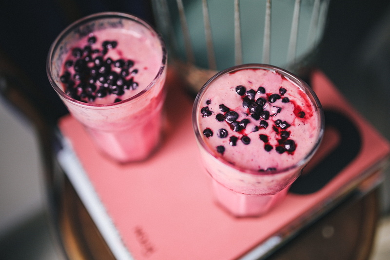 tray, blueberry, day, blueberries, freshness, no people, holding, cafe, breakfast, yoghurt, close-up, fruit, indulgence, healthy eating, meal, fit, drinking glass