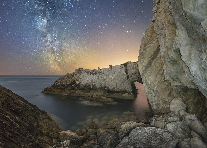 night  sky, Anglesey, Gwyn, seashore, durdle door, arch, rock - Object, 480P, sky, milky way, composite, clear, stars, Wales, North, nature, beside, Bwa