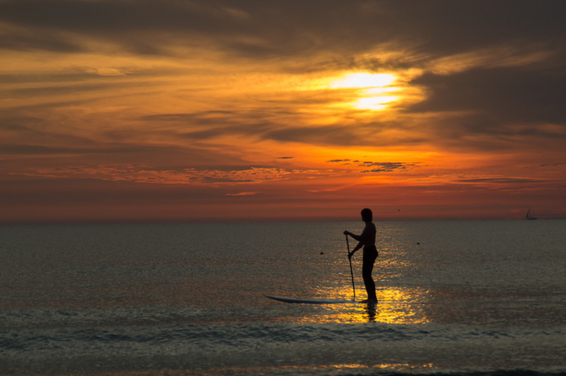 silhouette, tranquility, 5K, land, one person, standing, beauty in nature, horizon over water, gulf of mexico, orange color, real people, anna maria island