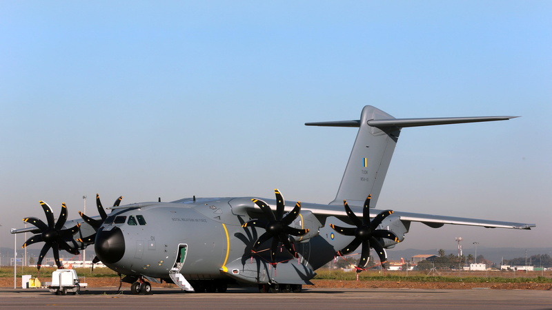 Airbus A400M Atlas, Military Aircraft, aircraft, Runway, 2K