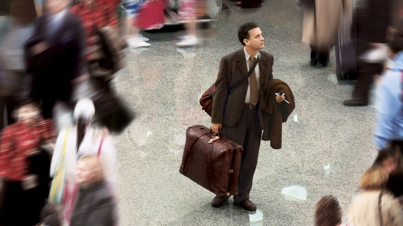 motion, on the move, architecture, incidental people, city life, women, business, outdoors, transportation, The Terminal, bag, real people, walking, Tom Hanks