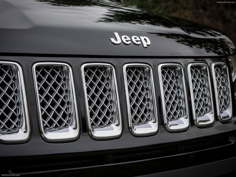 western script, communication, suv, luxury, day, side by side, lighting equipment, motor vehicle, close-up, outdoors, design, 4x4, grill, mode of transportation
