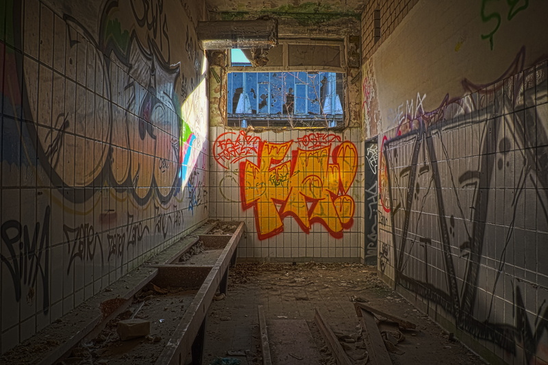 damaged, within, decay, destruction, run-down, built structure, passed, shabby, architecture, mural, art and craft, broken, old, building exterior, washroom