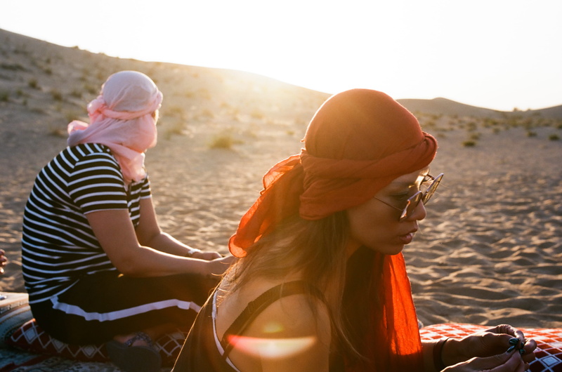 dubai, desert, casual clothing, lens flare, lifestyles, bonding, 2K, enjoyment, people, ektar, positive emotion, analog, land, women, leica, film, sunset