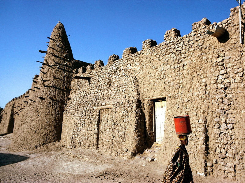 mud, building, sunlight, women, sky, architecture, sunny, clear sky, 720P, nature, no people, building exterior, Timbuktu, built structure, Mali, day