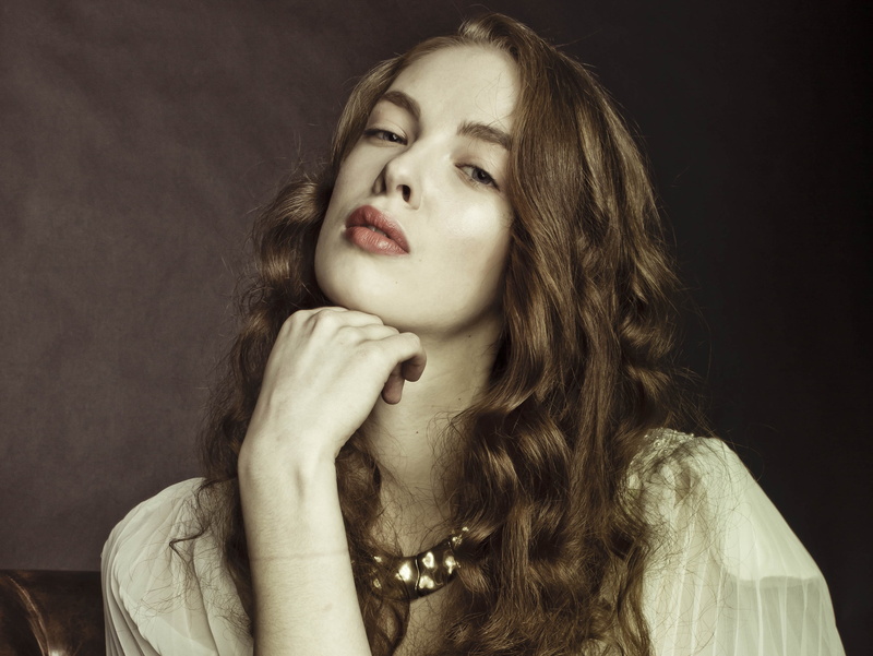 beauty, contemplation, young adult, adult, young women, hair, looking away, low saturation, beautiful woman, long hair, hairstyle, model, indoors, brown hair