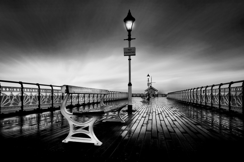 light bulb, photography, low saturation, pier, 4K, low light, street light, monochrome, sign, bench