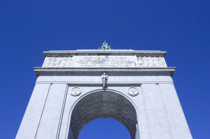 triumphal arch, sculpted, granite, neo-classical, history, kings, city, great, bronze, emperors, no people, the past, 4K, blue, sculpt, day, glitz, capital