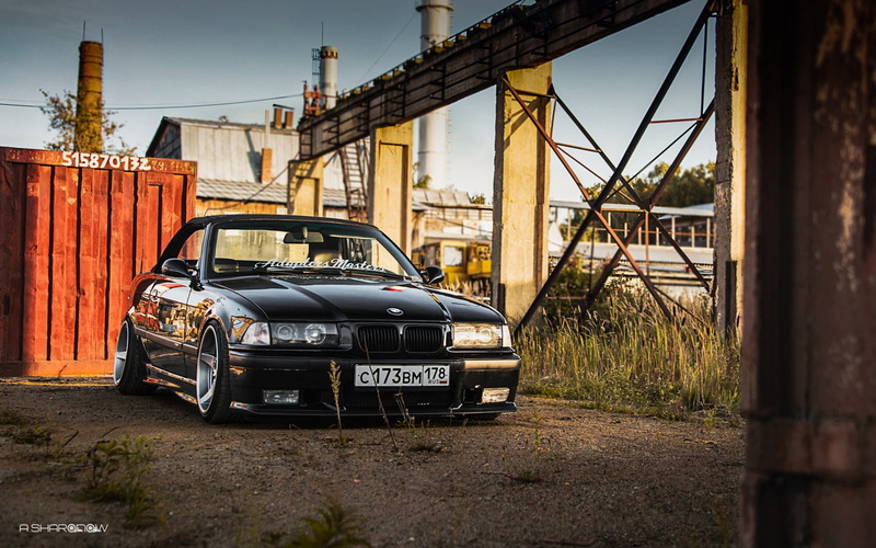 Russian, 720P, built structure, sky, BMW E36, metal, industry, road, old, motor vehicle, text, architecture, outdoors, western script, transportation