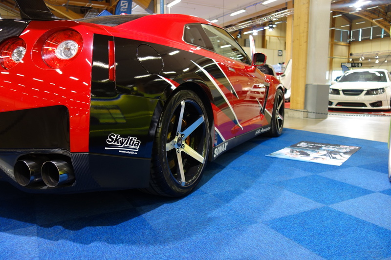 land vehicle, transportation, concave wheels, outdoors, racecar, wheel, shiny, red, motorsport, blue, aluminium wheels, automobile industry, deep wheels