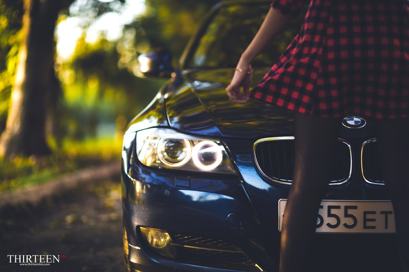 real people, auto, men, adult, luxury, e, photographer, leisure activity, sedan, motor vehicle, day, transportation, focus on foreground, outdoors, mode of transportation