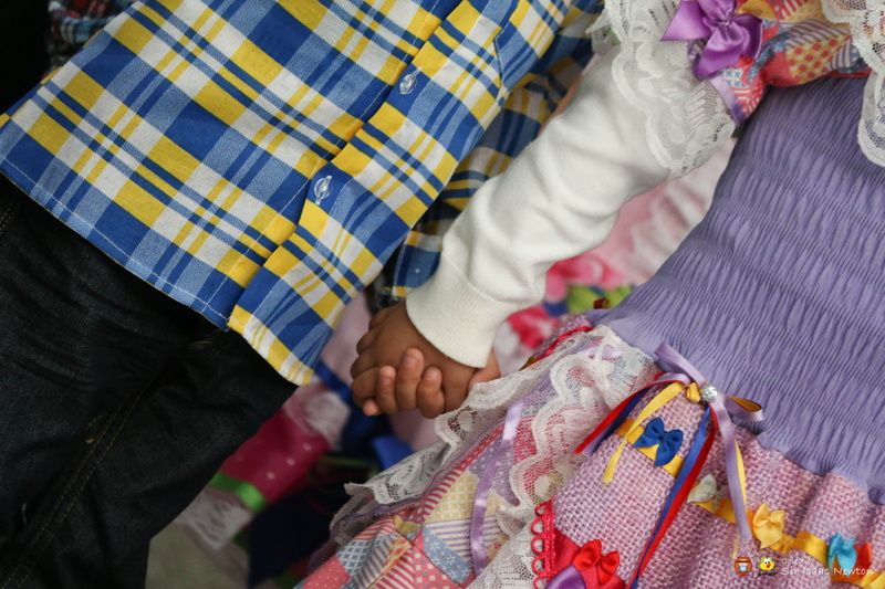 human hand, gang, traditional clothing, santo antônio, midsection, togetherness, jerk, pattern, innocence, human body part, two people, festa junina, adult
