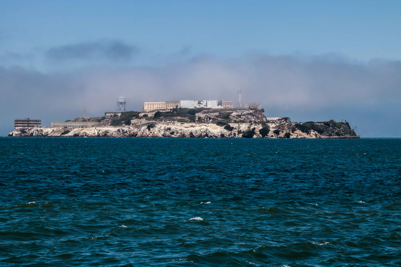 tranquil scene, cloud - sky, occupation, sea, prison, day, 5K, prison island, no people, waterfront, high security prison, built structure, san francisco