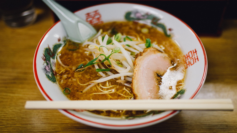 chopsticks, bowl, scoop, spoon, japanese food, ramen, healthy eating, meal, topped, kitchen utensil, pasta, 5K, ready-to-eat, soup bowl, noodles, indoors
