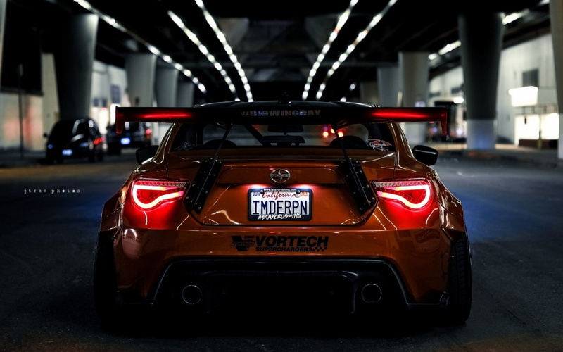 indoors, retro styled, architecture, 1080P, city, car, transportation, Vehicle, orange, sport, red, illuminated, stationary, toyota 86, land vehicle, mode of transportation