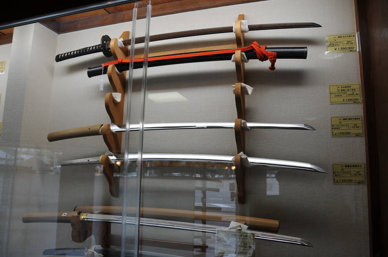 wall - building feature, close-up, relaxation, weapon, indoors, absence, group of objects, katana, reflection, rod, leisure activity, empty, 4K, leisure games