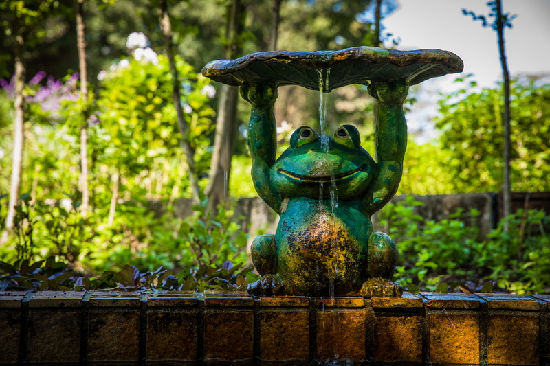 5K, tachikawa-shi, representation, outdoors, japan, park, showa kinen park, frog, sculpture, focus on foreground, green color, human representation, art and craft
