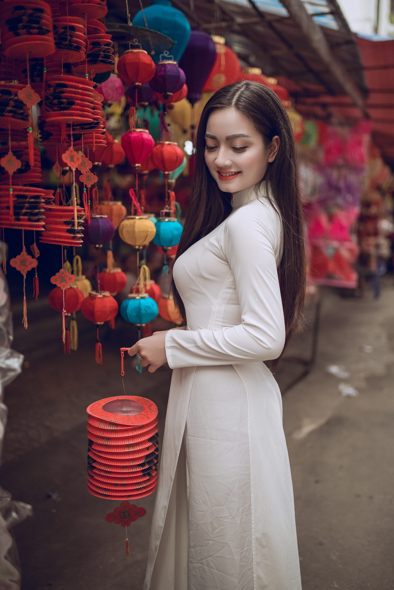consumerism, young adult, street, hairstyle, dress, pose, casual clothing, beautiful woman, lifestyles, paper lanterns, sleeved, long hair, one person