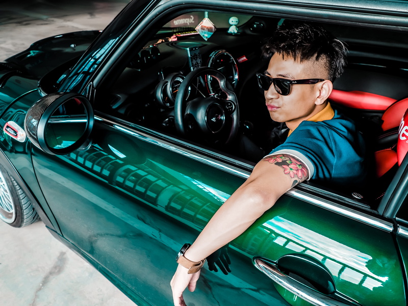 young adult, land vehicle, inside, young men, men, person, outdoors, glasses, motor vehicle, leisure activity, transportation, sunglasses, model, car, adult