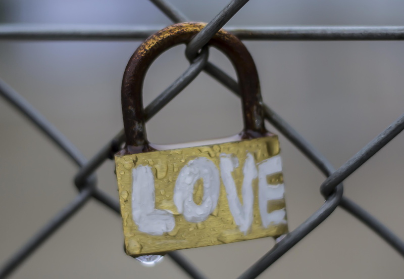 gold, lock, close up, 2K, Love Padlock, Brick Lane, brass, lock in, fence, Shoreditch, close, rain, Brick  Lane, high  street, station, wind, London  East