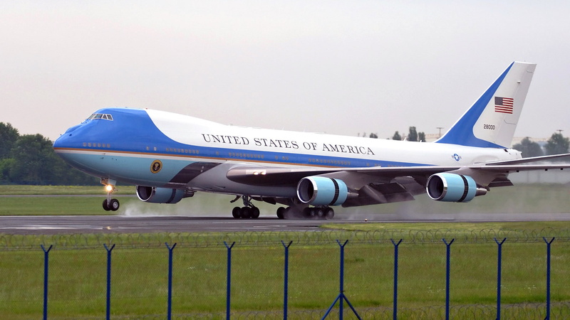 travel, outdoors, grass, clear sky, aircraft, day, flying, plane, transportation, Air Force One, airport, boundary, safety, barrier, airplane, 1080P, air vehicle