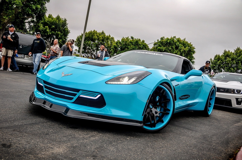road, blue, sports car, Stingray, group of people, Forgiato, Style, mode of transportation, 1080P, land vehicle, Front view, incidental people, architecture