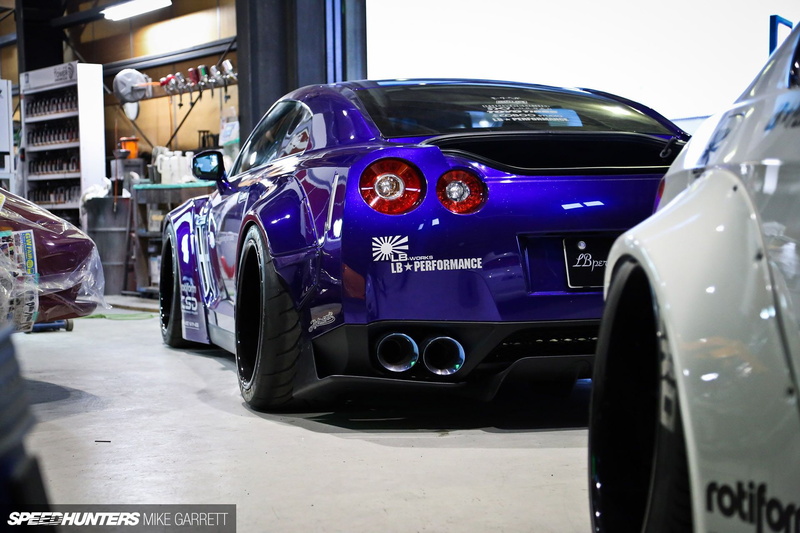 nissan, day, stationary, motor vehicle, no people, walk, car, shopping, focus on foreground, outdoors, showroom, auto repair shop, wheel, street, transportation