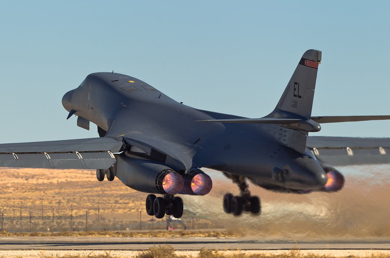 plane, airport, clear sky, outdoors, aggression, bomber Plane, motion, power, war, aerospace Industry, air, nature, B-1B, cockpit, mode of transportation