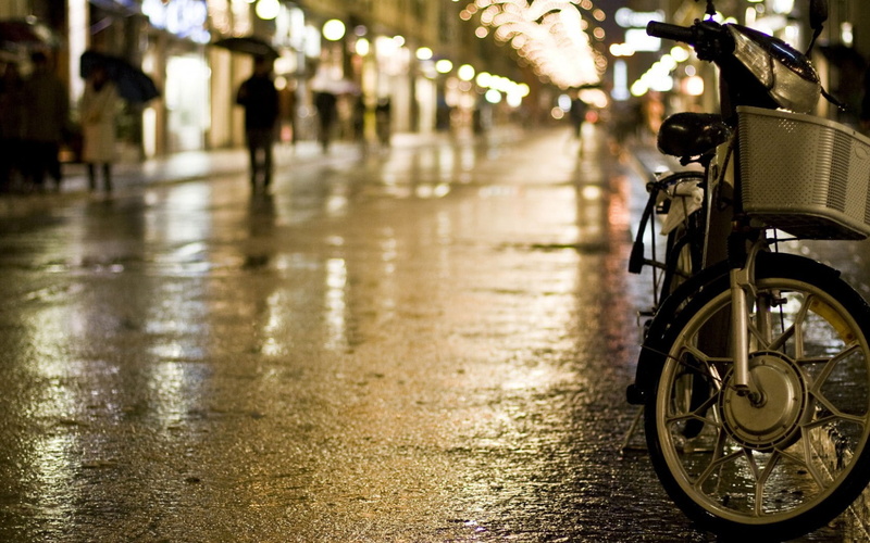 water, urban, bicycle, mode of transportation, street, night, road, wet, city, monsoon, outdoors, rainy season, focus on foreground, 720P, land vehicle