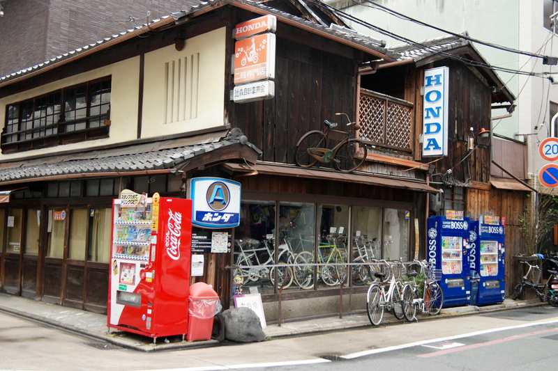 non-western script, kyoto, motorcycle, kyoto prefecture, city, communication, honda, script, western script, japan, 5K, no people, land vehicle, architecture
