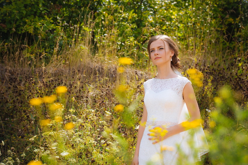 hairstyle, beautiful woman, looking into the distance, brides, outdoors, casual clothing, land, 1080P, white dress, standing, fashion, nature, women, three quarter length