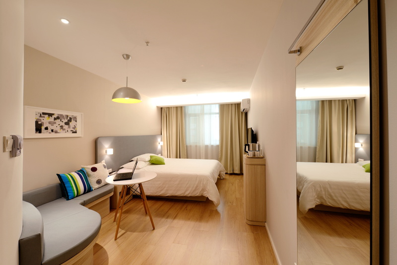 new, hotel, pillow, home showcase interior, white, home, architecture, modern, electric lamp, sheet, domestic life, indoors, hardwood floor, domestic room