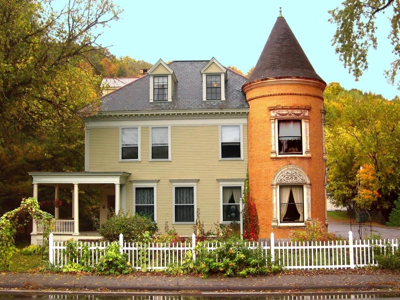 hedge, nature, rural, vermont, inn, building Exterior, sky, day, lawn, cottage, trees, plant, window, home, story, residential Building, bed and breakfast