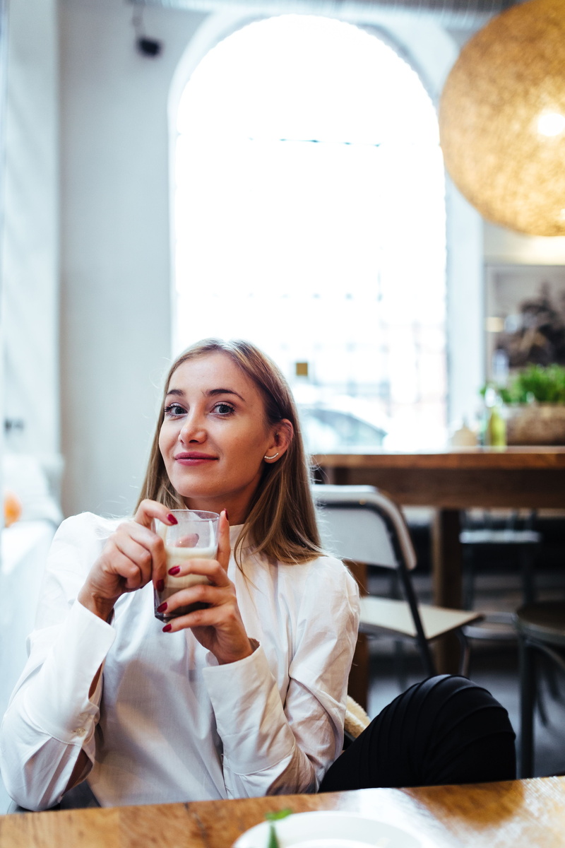 coffee - Drink, enjoyment, one Person, comfortable, looking, portrait, only Women, hot drink, beauty, one Woman Only, mug, females, indoors, cheerful, hairstyle