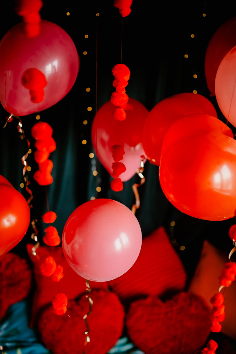 illuminated, indoors, romantic, decorations, balloon, red, ballons, festival, s, background, 5K, lighting equipment, decor, romance, no people, valentines